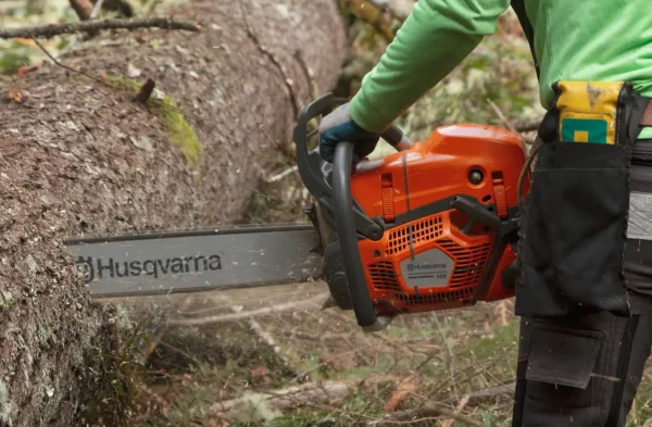Husqvarna Chainsaw 585 90cc 5.25 cu 6.9hp .050 72dl 20" - Image 2